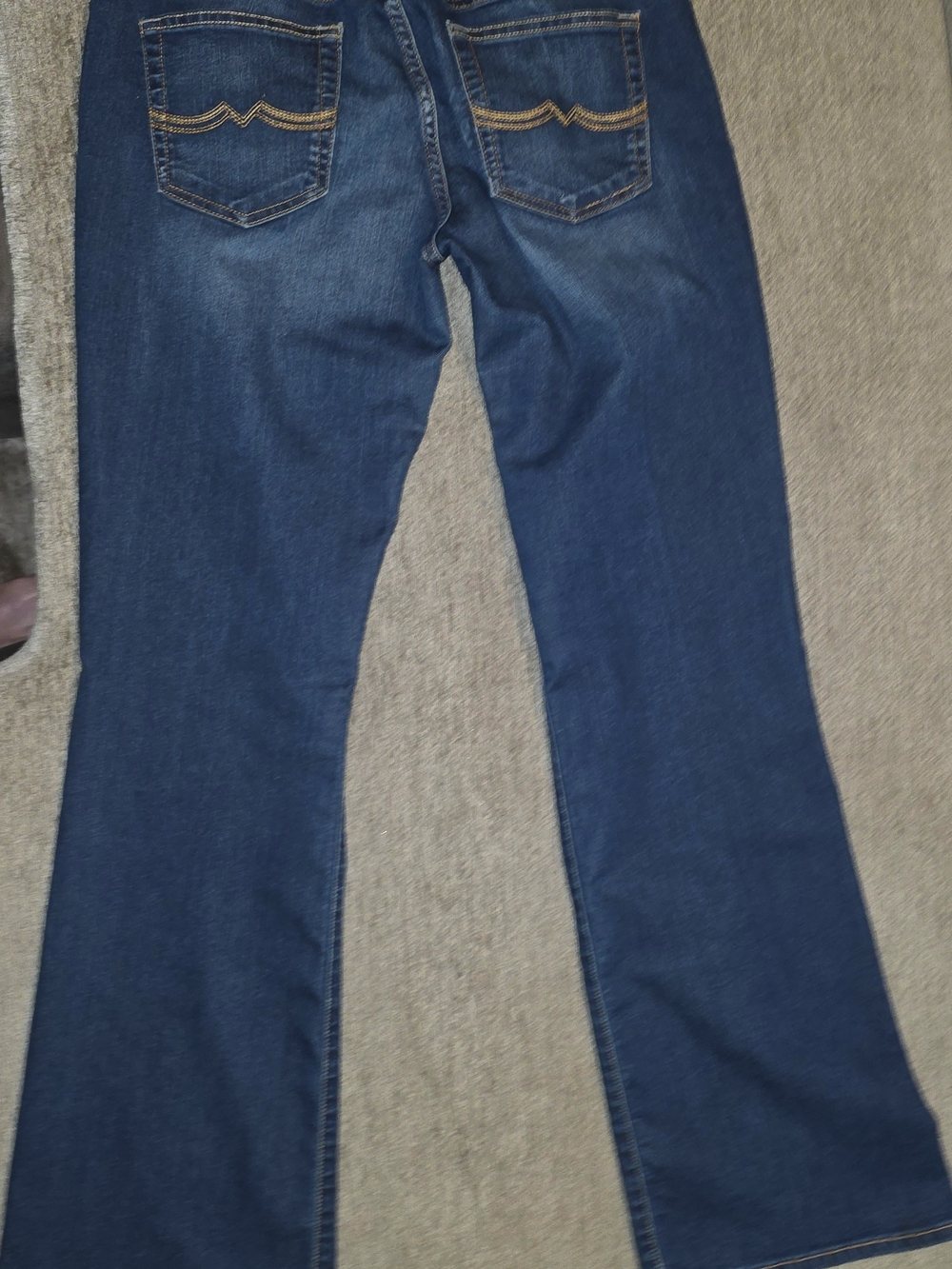 Lucky Brand's Classic Dark Blue Women's Bootcut Jeans Size 8 - Picture 2 of 5